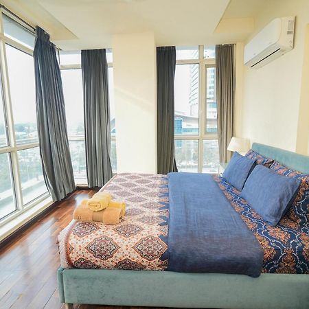 Cozy 2-Bedroom Apartment With King Beds, Balcony & Stunning Views At Elysium Iszlámábád Kültér fotó